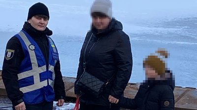 Обережно, тонка крига на київських водоймах. Поліція закликає бути обережними Обережно, тонка крига на київських водоймах. Поліція закликає бути обережними