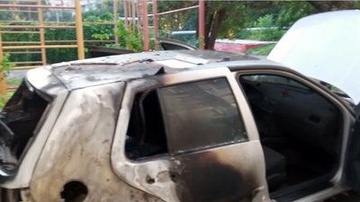 Підпалив один, загорілось чотири: у Дніпрі горіли 4 автомобілі Підпалив один, загорілось чотири: у Дніпрі горіли 4 автомобілі