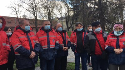 У Львові працівники екстреної медичної допомоги вийшли на акцію протесту