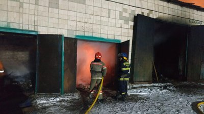 На Житомирщині горіли гаражі одного з підприємств На Житомирщині горіли гаражі одного з підприємств