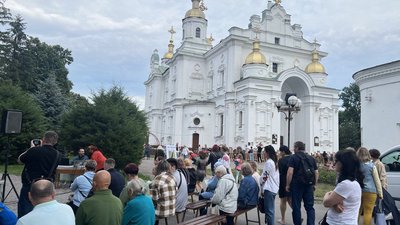 "Дуже тяжкі спогади": у Полтаві жінки-ВПО створили форум-театр, де розповідають свої історії "Дуже тяжкі спогади": у Полтаві жінки-ВПО створили форум-театр, де розповідають свої історії
