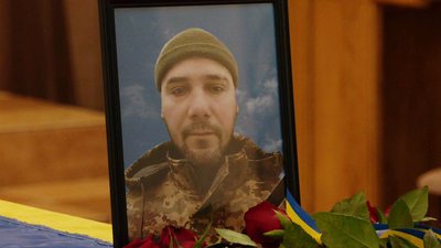 У Чернівцях попрощалися із загиблим військовим Сергій Грінческу У Чернівцях попрощалися із загиблим військовим Сергій Грінческу