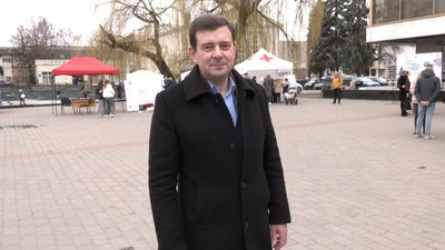 Експрес-тестування у центрі Луцька: людей перевіряли на туберкульоз Експрес-тестування у центрі Луцька: людей перевіряли на туберкульоз