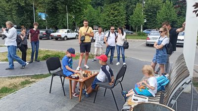 "Зіграти в шахи з чемпіоном": у Вінниці пройшов спортивний захід на підтримку ЗСУ "Зіграти в шахи з чемпіоном": у Вінниці пройшов спортивний захід на підтримку ЗСУ