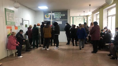 Черги на вакцинацію. Як у Львові працюють пункти щеплення Черги на вакцинацію. Як у Львові працюють пункти щеплення