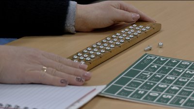Як у школі на Черкащині навчають читати незрячих дітей Як у школі на Черкащині навчають читати незрячих дітей