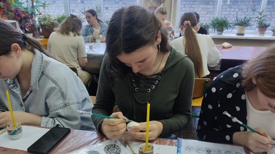 Писанка як магія і подарунок: для студентів житомирського університету влаштували майстер-клас із писанкарства Писанка як магія і подарунок: для студентів житомирського університету влаштували майстер-клас із писанкарства