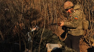 “Мій дім зараз — вся Україна, і я його захищаю”. Шахтар з Вугледару взяв до рук зброю та боронить Донеччину “Мій дім зараз — вся Україна, і я його захищаю”. Шахтар з Вугледару взяв до рук зброю та боронить Донеччину