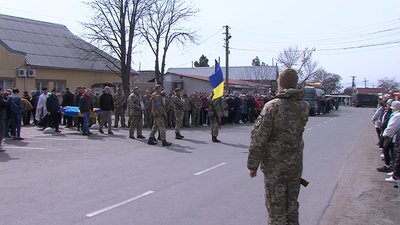 У Кушугумській громаді на Запоріжжі поховали загиблого на Сумщині бійця ЗСУ У Кушугумській громаді на Запоріжжі поховали загиблого на Сумщині бійця ЗСУ