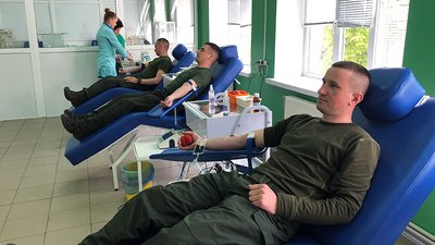 Волинські нацгвардійці здали кров для поранених військових Волинські нацгвардійці здали кров для поранених військових