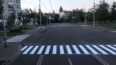 Майже на 190 столичних вулицях оновлено дорожню розмітку Майже на 190 столичних вулицях оновлено дорожню розмітку