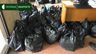 69 пакетів із засобами захисту та дезінфекції видали членам ДВК в Ужгороді 69 пакетів із засобами захисту та дезінфекції видали членам ДВК в Ужгороді