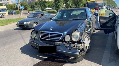 У Рівному зіткнулись легковик і маршрутка, пасажири отримали травми У Рівному зіткнулись легковик і маршрутка, пасажири отримали травми