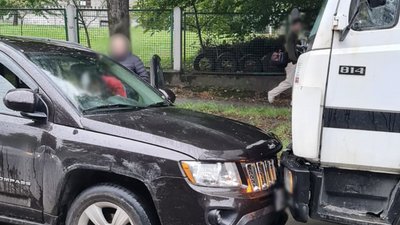 Через раптове погіршення здоровʼя водійка вʼїхала у два автомобілі у Чернівцях
