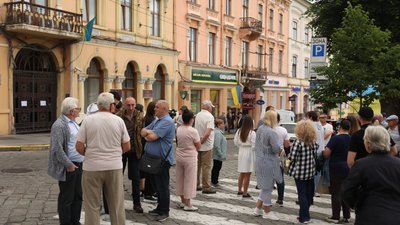 У Чернівцях понад сто інвесторів, які не можуть отримати куплені квартири, прийшли під апеляційний суд