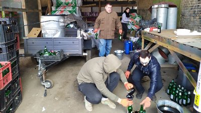 "Гори у пеклі". Кропивничан навчають робити коктейлі з вибуховою сумішшю "Гори у пеклі". Кропивничан навчають робити коктейлі з вибуховою сумішшю