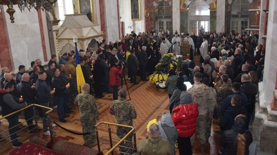У Луцьку попрощалися з 45-річним командиром евакуаційного взводу Дмитром Гуцаленком У Луцьку попрощалися з 45-річним командиром евакуаційного взводу Дмитром Гуцаленком