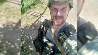 На Чернігівщині попрощалися з чотирма військовими, які загинули у бою на Донеччині На Чернігівщині попрощалися з чотирма військовими, які загинули у бою на Донеччині