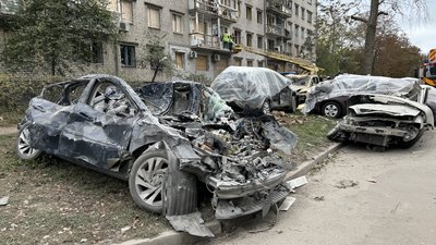Як ліквідовують наслідки обстрілу Кременчука