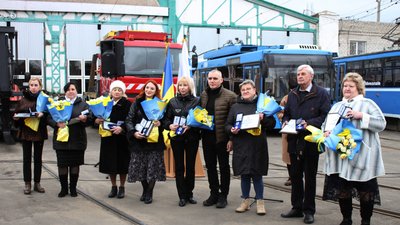 Процес вручення винагород працівникам Миколаєва. 