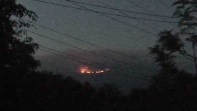 На Кіліманджаро три дні триває лісова пожежа На Кіліманджаро три дні триває лісова пожежа
