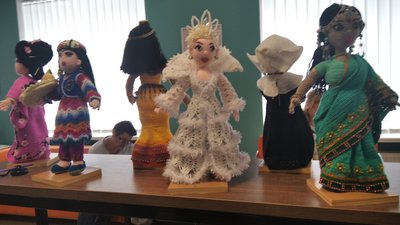 "Лялечки, ваш вихід!" – у Житомирі презентувала свої авторські витвори майстриня Лариса Шумінська "Лялечки, ваш вихід!" – у Житомирі презентувала свої авторські витвори майстриня Лариса Шумінська