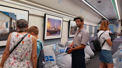Фотографії, за якими криються історії: до Черкас прибув мистецький потяг Фотографії, за якими криються історії: до Черкас прибув мистецький потяг