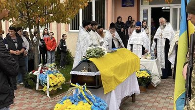 На Закарпатті попрощалися з полеглим захисником Миколою Кієнком На Закарпатті попрощалися з полеглим захисником Миколою Кієнком