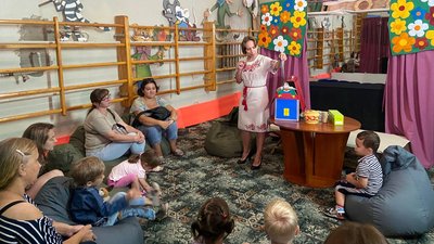 "Самі створюють сюжет": у Полтаві для дітей дошкільного віку влаштовують лялькотерапію