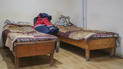 Без перерви між викликами. Як працює швидка у Чернівцях за майже заповнених лікарень