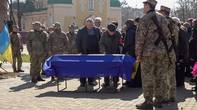 Потрапив під авіаудар: на Прилуччині попрощалися з військовим, який обороняв Чернігів Потрапив під авіаудар: на Прилуччині попрощалися з військовим, який обороняв Чернігів