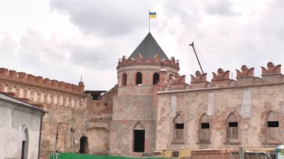 Від первісного до сучасного: у меджибізькій фортеці відкрили святкову виставку