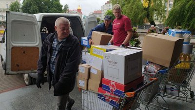 "Люди стомилися, але війна триває": як працює центральний пункт допомоги у Луцьку "Люди стомилися, але війна триває": як працює центральний пункт допомоги у Луцьку