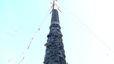 У Житомирі аварійну електроопору оздобили та укріпили бетонною ліпкою