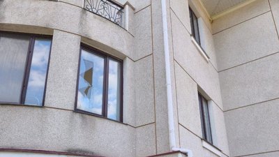 Нікопольщина, обстріли, вибиті вікна, багатоповерхівка