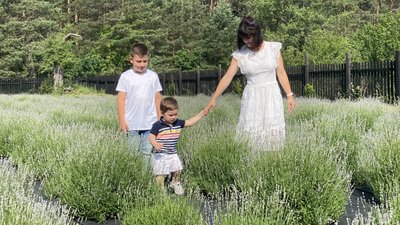 На Житомирщині Марина Лещинська висадила лавандове поле На Житомирщині Марина Лещинська висадила лавандове поле