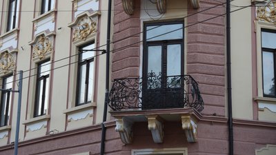 Будинок лікаря, найпрестижніша аптека та пологовий. Історії трьох будинків у Чернівцях Будинок лікаря, найпрестижніша аптека та пологовий. Історії трьох будинків у Чернівцях