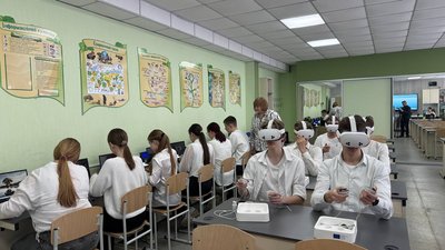 Школярі на уроці