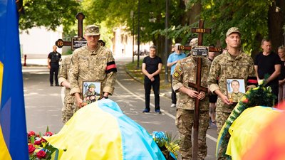В Ужгороді попрощалися із загиблими воїнами Сергієм Далекореєм та Ігорем Бринзанським