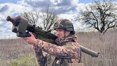 Військовий Віталій із зенітно-ракетним комплексом