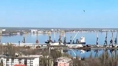 Два судна з краденим зерном з Криму зафіксували у потру Кавказ та у Босфорі