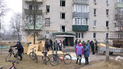 "Скло гримить, все гримить". У Дружбі на Сумщині через російську атаку пошкоджені магазини, храм та оселі "Скло гримить, все гримить". У Дружбі на Сумщині через російську атаку пошкоджені магазини, храм та оселі