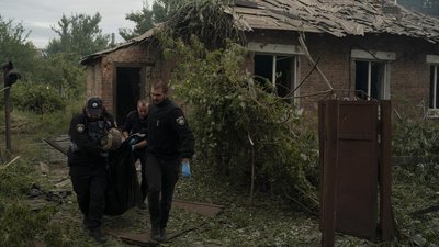 “Не могли уявити, що переживемо подібне”. Наслідки ракетних ударів росіян по Покровську “Не могли уявити, що переживемо подібне”. Наслідки ракетних ударів росіян по Покровську