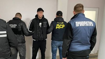Організував схему для виїзду чоловіків за кордон. У Львові затримали одесита