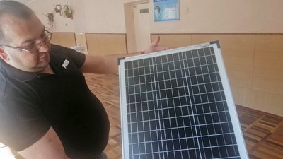 Вчителі волинського ліцею виготовили та передали військовим сотню сонячних панелей Вчителі волинського ліцею виготовили та передали військовим сотню сонячних панелей