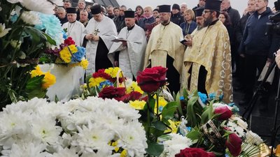Повернувся з-за кордону захищати Україну: в Тернополі попрощалися з військовим Валерієм Казмірчуком