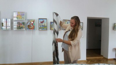 На Тернопільщині жінка передала до краєзнавчого музею пів сотні родинних вишивок На Тернопільщині жінка передала до краєзнавчого музею пів сотні родинних вишивок