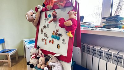 Психологічна підтримка дітей в умовах війни: у Запоріжжі відкрили кімнату терапії м'якою іграшкою Психологічна підтримка дітей в умовах війни: у Запоріжжі відкрили кімнату терапії м'якою іграшкою