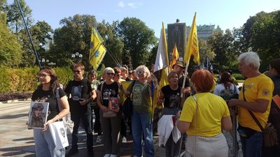"Шануй живих, пам'ятай полеглих": у Києві пройшла хода до Дня захисників та захисниць України
