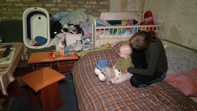 Народила під час війни: у Харкові жінка з сином понад сім місяців живе в бомбосховищі Народила під час війни: у Харкові жінка з сином понад сім місяців живе в бомбосховищі
